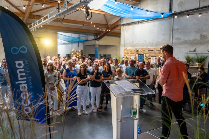 Capitaine Rémi sur scène en conférence à Bouin